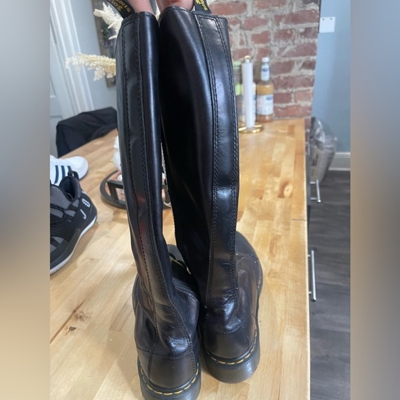 Dr. Martens Women  Smooth Black Leather Knee High  Boots Sz 8 - Picture 5 of 13